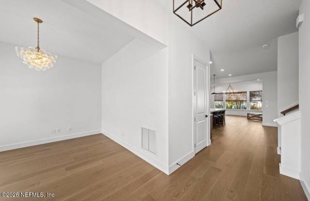 215 PINE GROVE Point Gallery 4