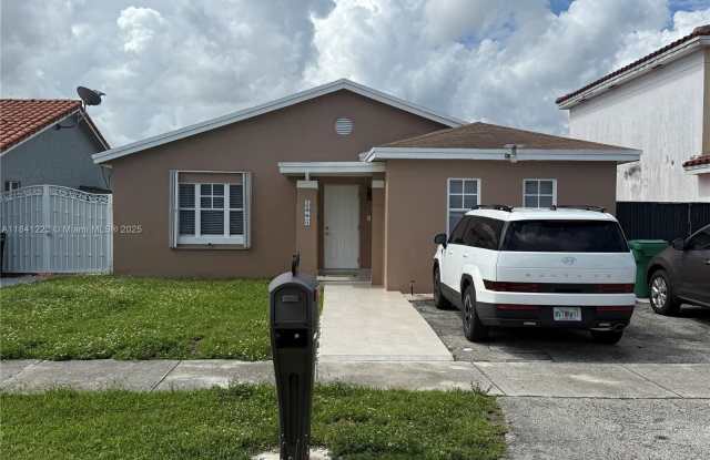 13770 SW 17th Ter photos photos