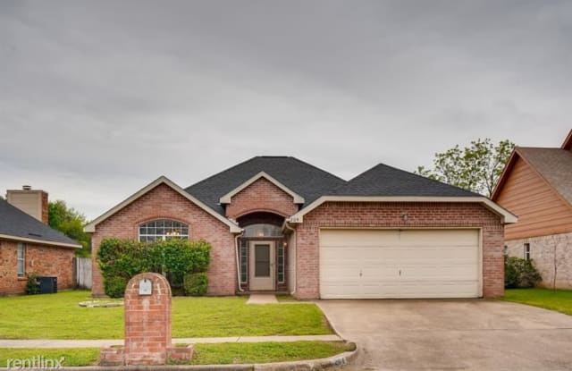 204 W Willow Creek Dr - 204 West Willow Creek Drive, Glenn Heights, TX 75154
