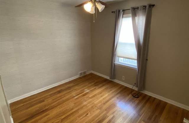 1470 Anita Gallery 2