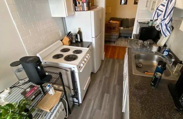 Brighton Studio close to T available now with No Broker Fee photos photos