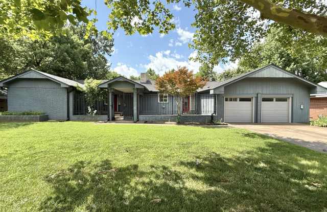 1004 Brookside Drive photos photos