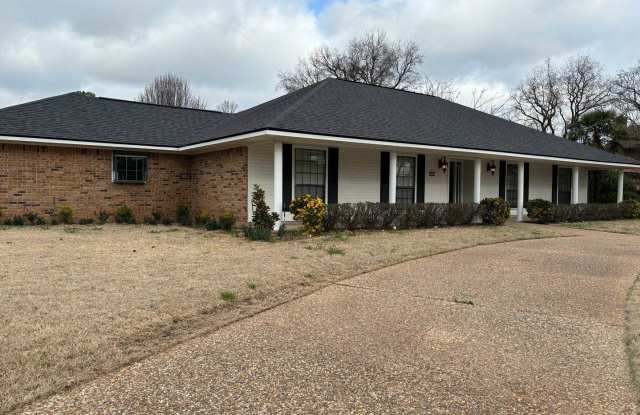 Detached 1100 Workshop and Bonus Room that have Bathroom and Central Air and Heat - 207 Parklane Drive, Bossier City, LA 71111