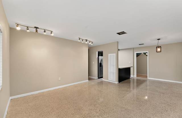 Charming 3BR House in Miami Gallery 1