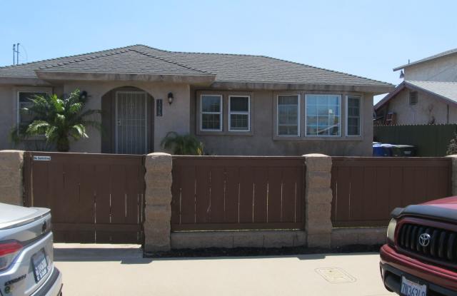 3 bed 2 bath with 3 car garage Gallery 3