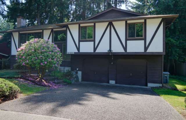 Remodeled Kent East Hill Split level photos photos