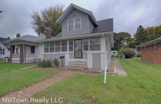 2730 E Locust St - 2730 East Locust Street, Davenport, IA 52803