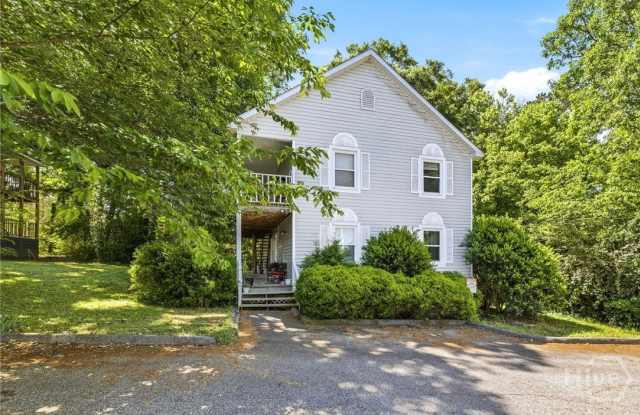 205 Pineview Drive Gallery 2