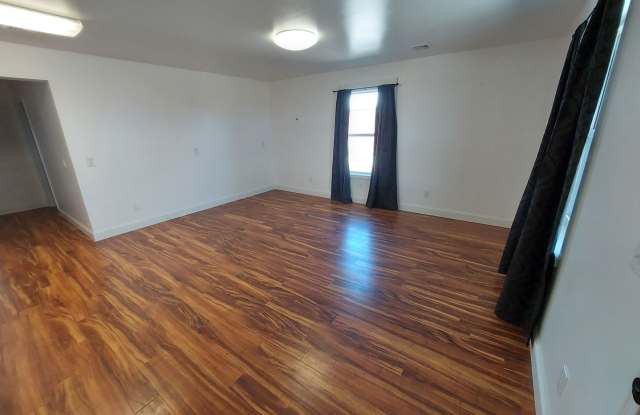 2 Bedroom Home on Several Acres with Possibility of Horse Pasture! Gallery 4