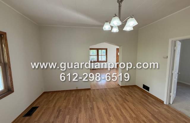 Large House in Hamline Midway Available Now, New Carpet/Flooring, Sunroom w/Fireplace Gallery 4