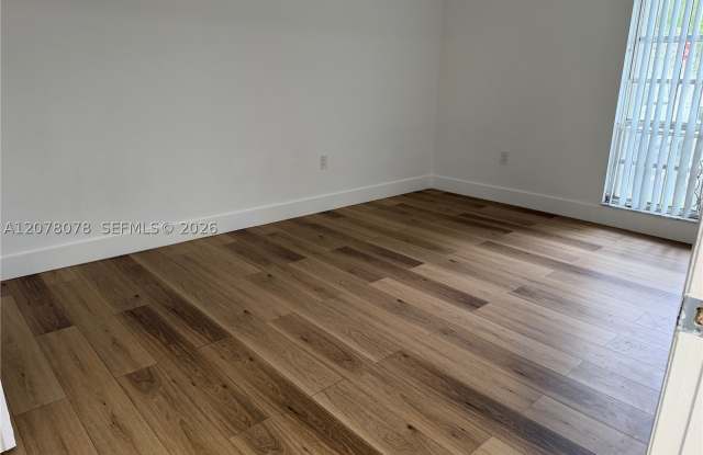 10822 N Kendall Dr Gallery 4