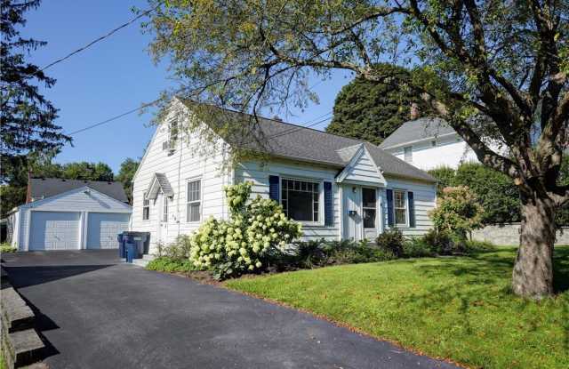 15 Maple Street Gallery 2