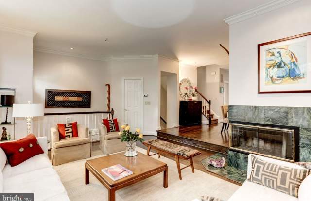 1542 N COLONIAL TERRACE Gallery 4
