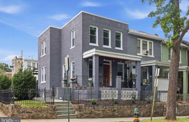 200 CROMWELL Terrace NE Gallery 1