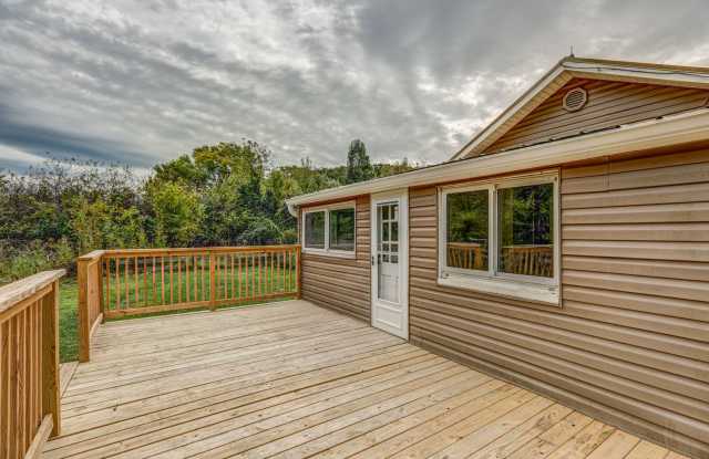 2 Bdrm / 2 Bath - Remodeled Cottage in Johnson City Gallery 3