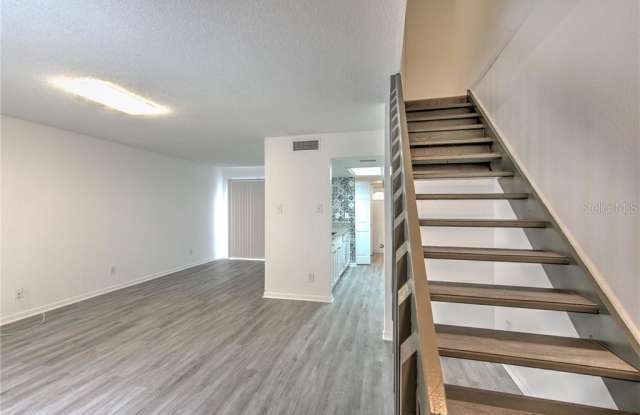 924 BUCK COURT Gallery 3