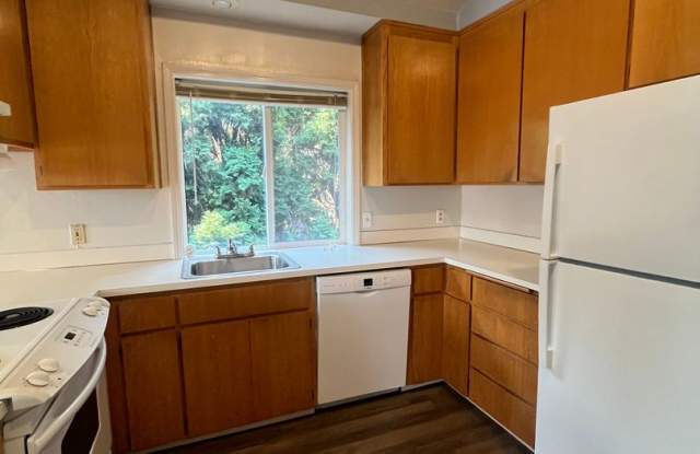 2-Bedroom 1 1/2-Bathroom Duplex in Thurston Gallery 3