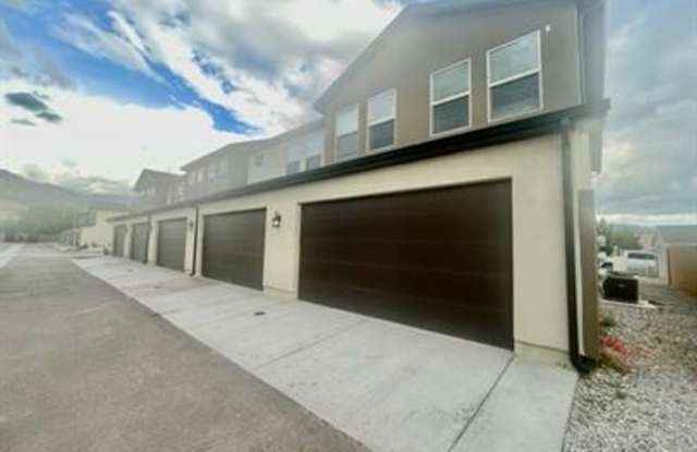 Stunning Townhome Near Hospital! Gallery 3