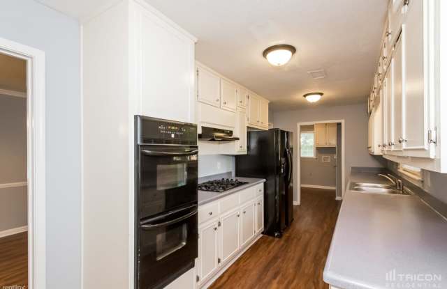 1077 Viking Drive Gallery 4