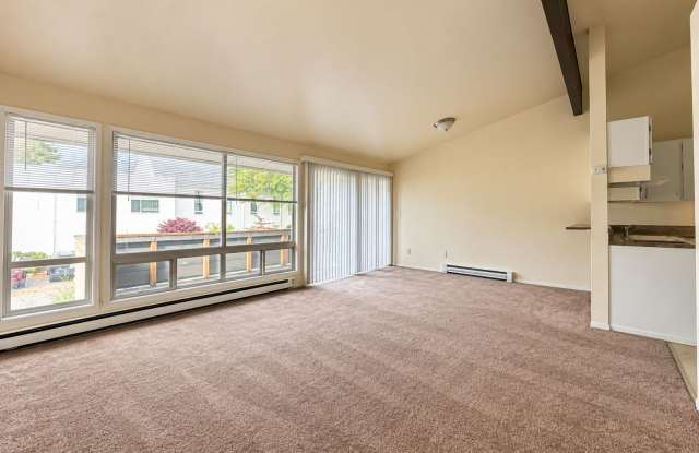 SAVE $600! BRIGHT 1BR NEAR GREEN LAKE & NORTHGATE — ENDS OCT 19 Gallery 1