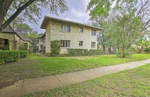 217 Lullwood unit: 3 photos photos