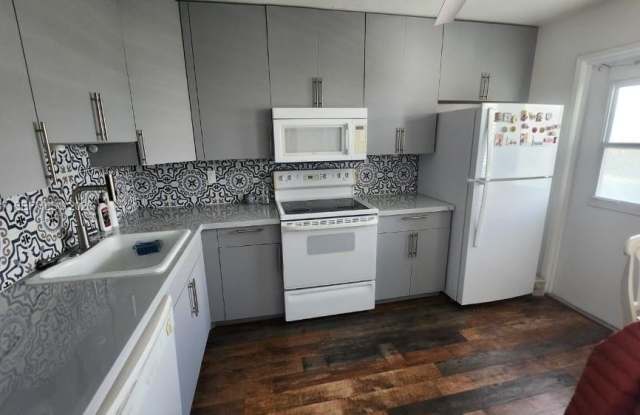 700 NE 14th Ave photos photos