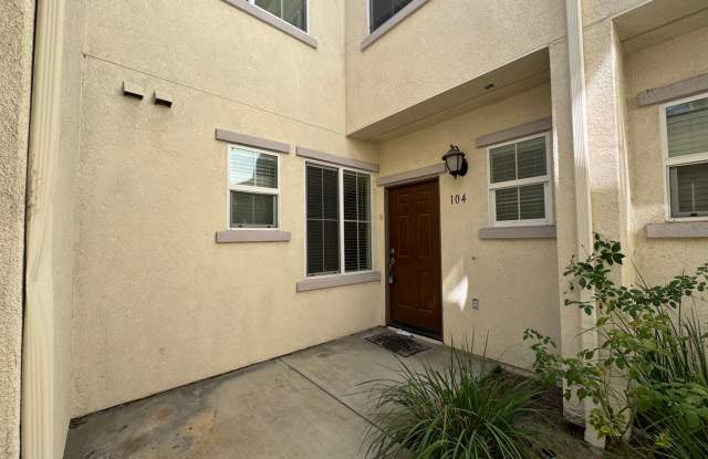 3 Bedroom condo in Lake Elsinore - 15325 Oak Tree Drive, Lake Elsinore, CA 92532
