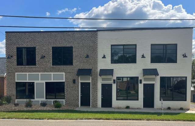 2 Bedroom / 1 Bath Apt. Upstairs Kingsport, TN - 1939 Fort Robinson Drive, Kingsport, TN 37660