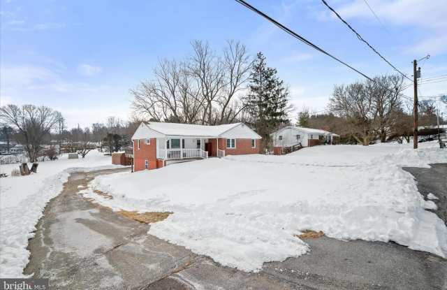 1639 THE STRAND, BASEMENT APT. photos photos