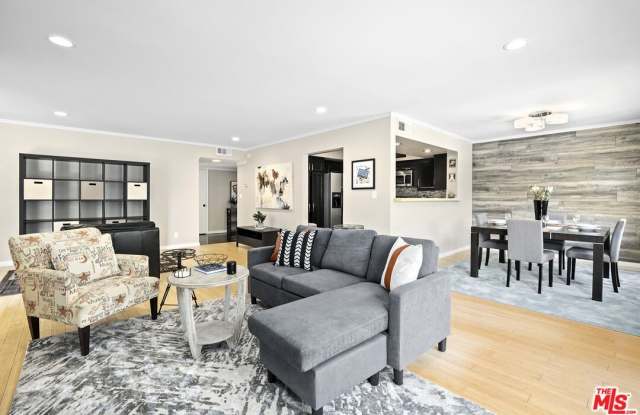 6744 Hillpark Dr - 6744 Hillpark Drive, Los Angeles, CA 90068