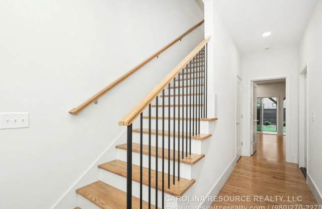 1424 Lomax Avenue - 1 Gallery 2