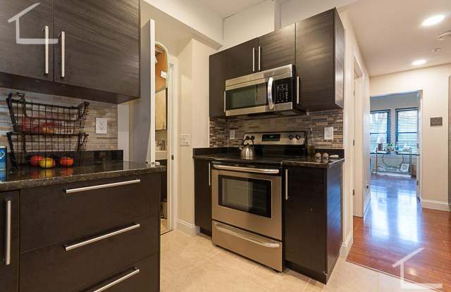 Huge 2 bed condo located near the Green Line and Boston University! Gallery 3