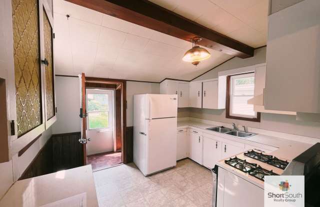 3 bed 1.5 bath Single Family Home Gallery 4