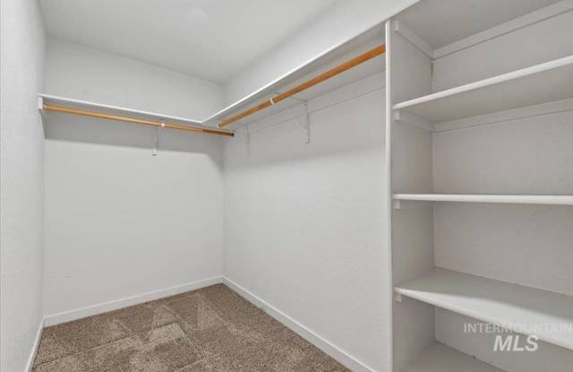 Unbeatable Meridian Home! 3 Bedroom Plus Office! Gallery 1