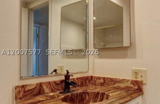 8020 SW 17th Pl Gallery 3