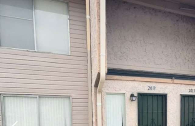 2 Bedroom, 1 1/2 Bathroom Townhouse with new floor and bathrooms. photos photos