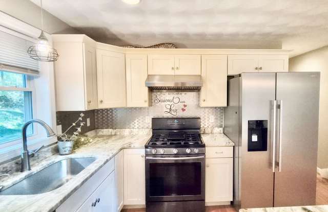 ****Johnston/Boulder Hill Estates – Gorgeous Single Family - $4,100**** Gallery 4