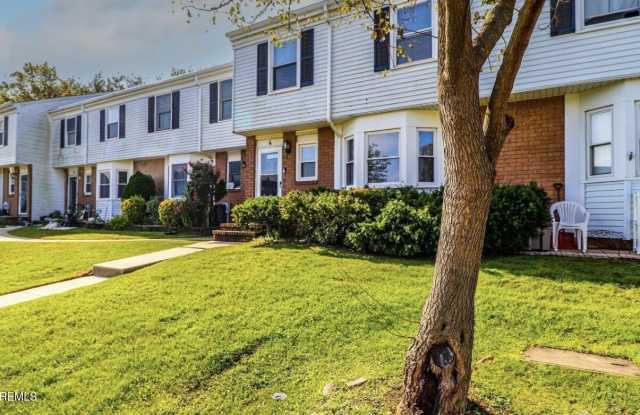 7 Dogwood Court - 7 Dogwood Court, Sayreville, NJ 08872