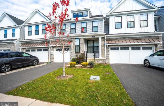 16 CLOVER Lane - 16 Clover Lane, Middlesex County, NJ 08831