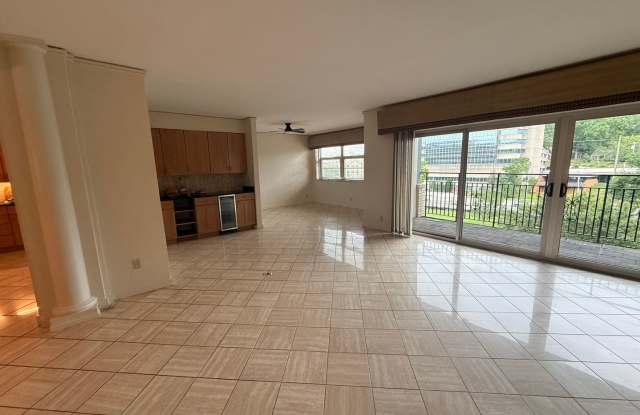 2 Bedroom/ 3 Bath condo on West End, 1 assigned covered parking spot, Small Storage Space included, Secured Entry Gallery 4