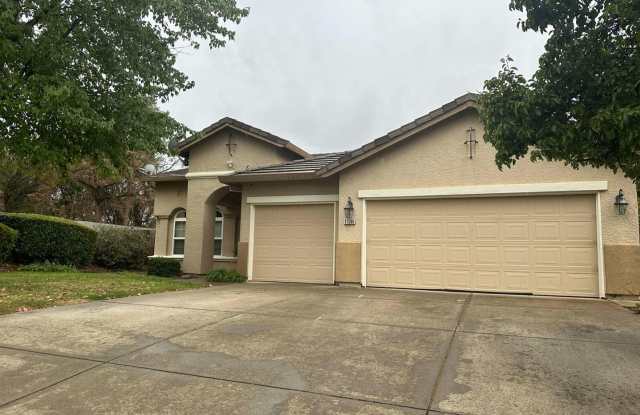 Charming 4 bedroom, 2 bathroom single family home photos photos