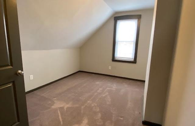 27 East Morrill Avenue Gallery 4