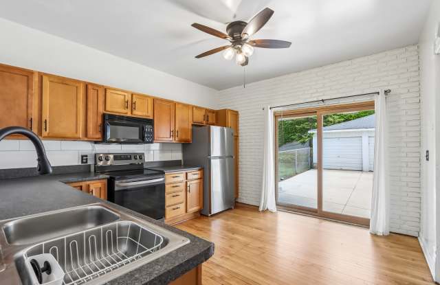 1660 N Marshall St photos photos