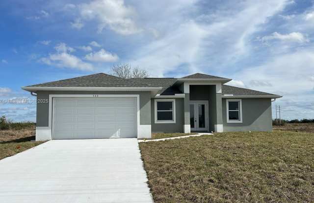 588 David Cir - 588 David Circle, Hendry County, FL 33440