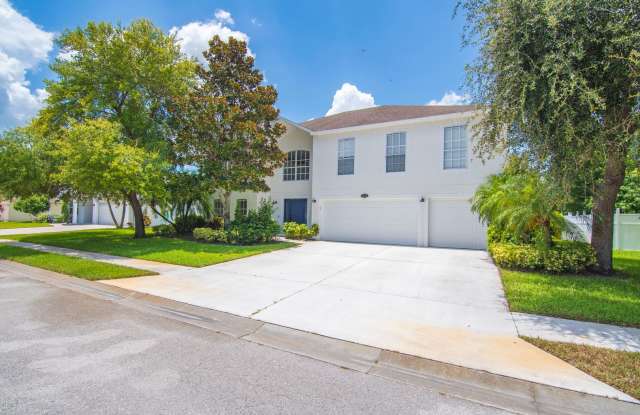 5947 Ridge Lake Circle | Vero Beach, FL 6 Bedrooms | 3.5 Bathrooms | 3-Car Garage photos photos