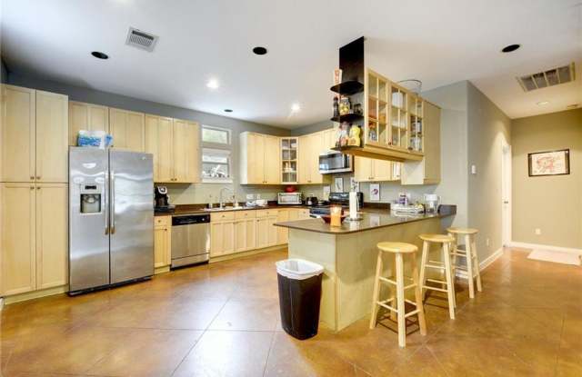 4500 Avenue C #B Gallery 4