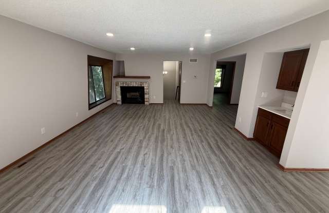 5540 Malibu Drive Gallery 2