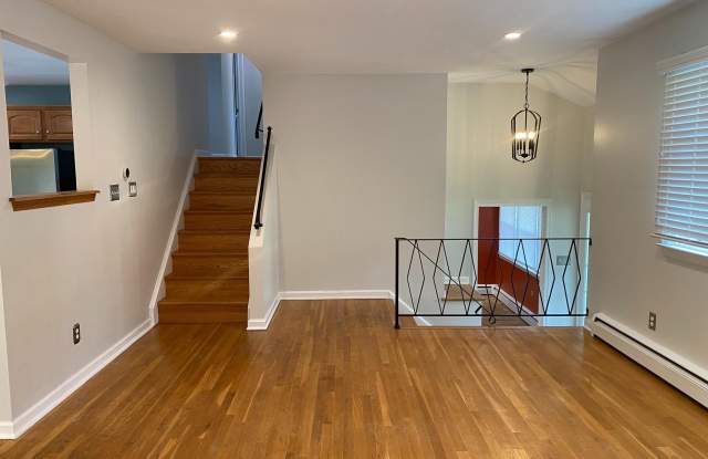 2721 BURNLEY Road Gallery 2