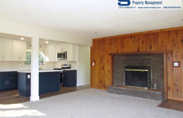 Recently renovated & roomy 3+ bedroom home in the west Ukiah foothills! Gallery 4