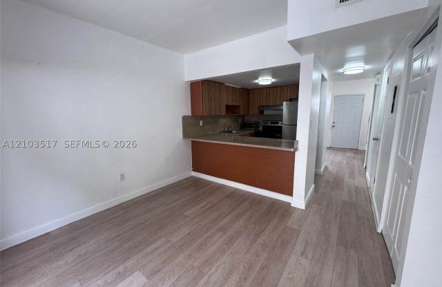 324 W 74th Pl Gallery 4